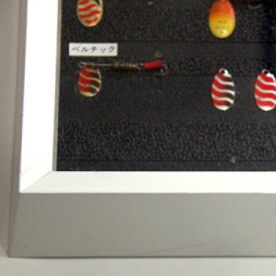 画像4: ダーディブルルアー額装（サイズ約47×78×高さ6.5ｃｍ）